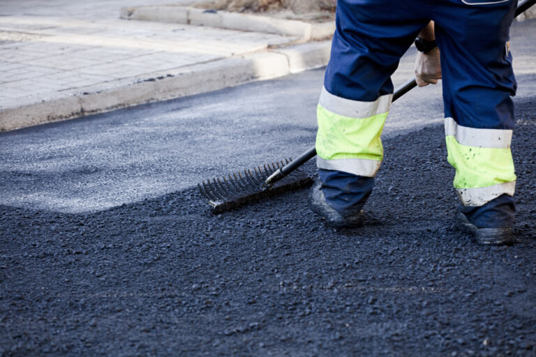 asphalt-city-operators-working-with-tools-uniform